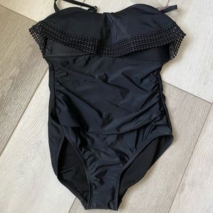 NWT Women’s size medium bathing suit